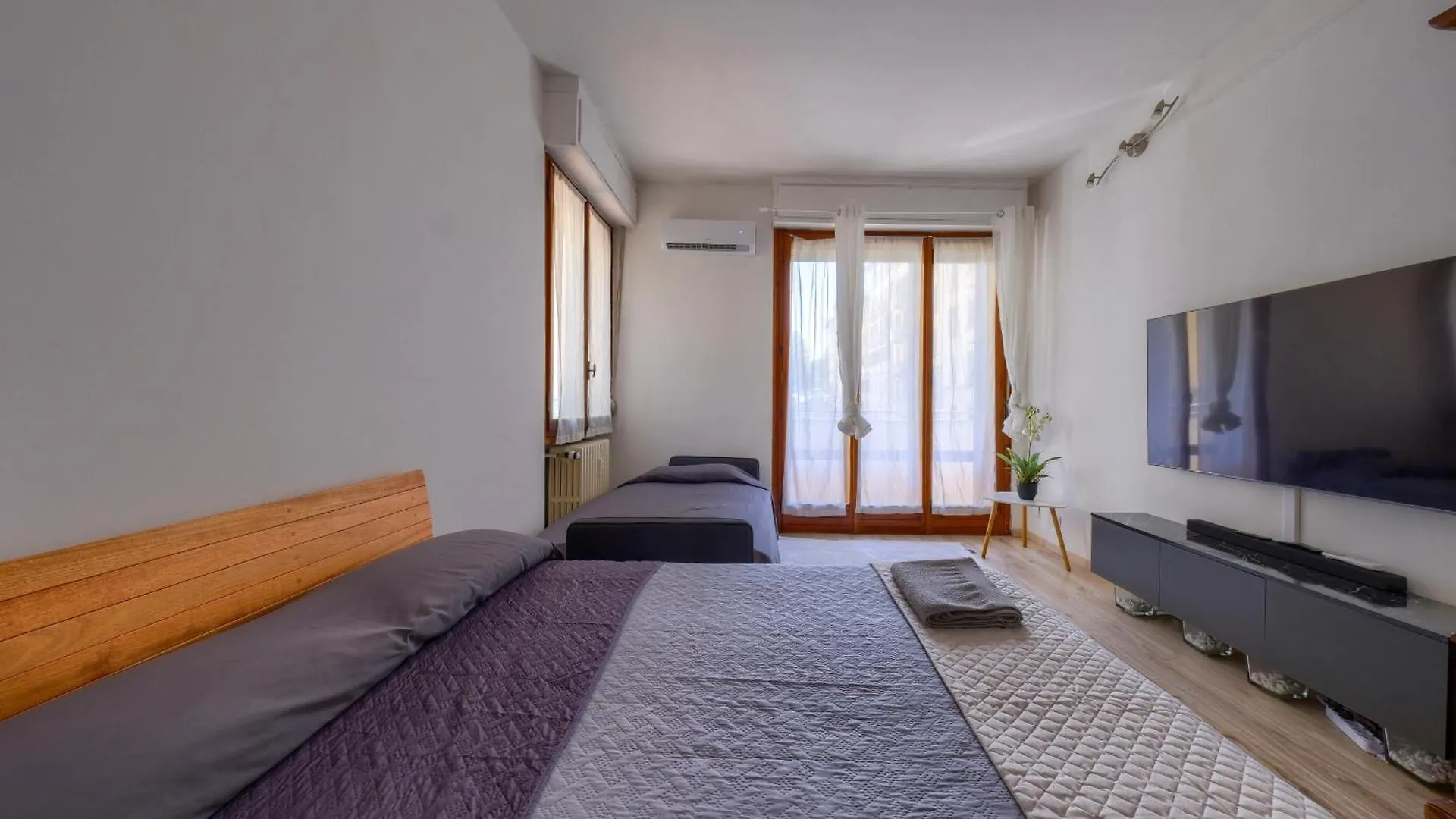 Show Me Florence 2 Bedroom Appartment Duomo & Airport Tram